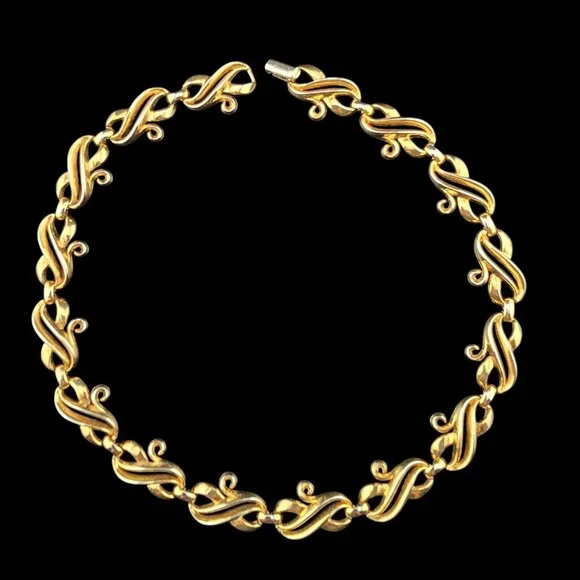 Vintage Trifari Gold-Tone Collar Choker Necklace With Swirl Links PAT PEND - Picture 4 of 7